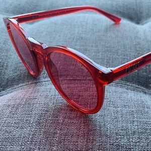 RED TINTED QUAY AUSTRALIA SUNNIES.